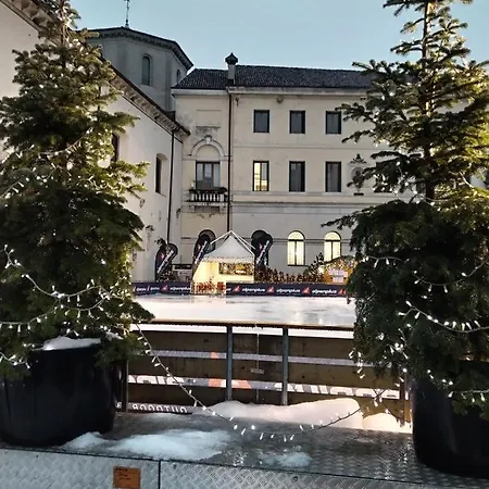 Il Vicolo_carinissimo In Centro Storico, Zona Giorno Mansardata